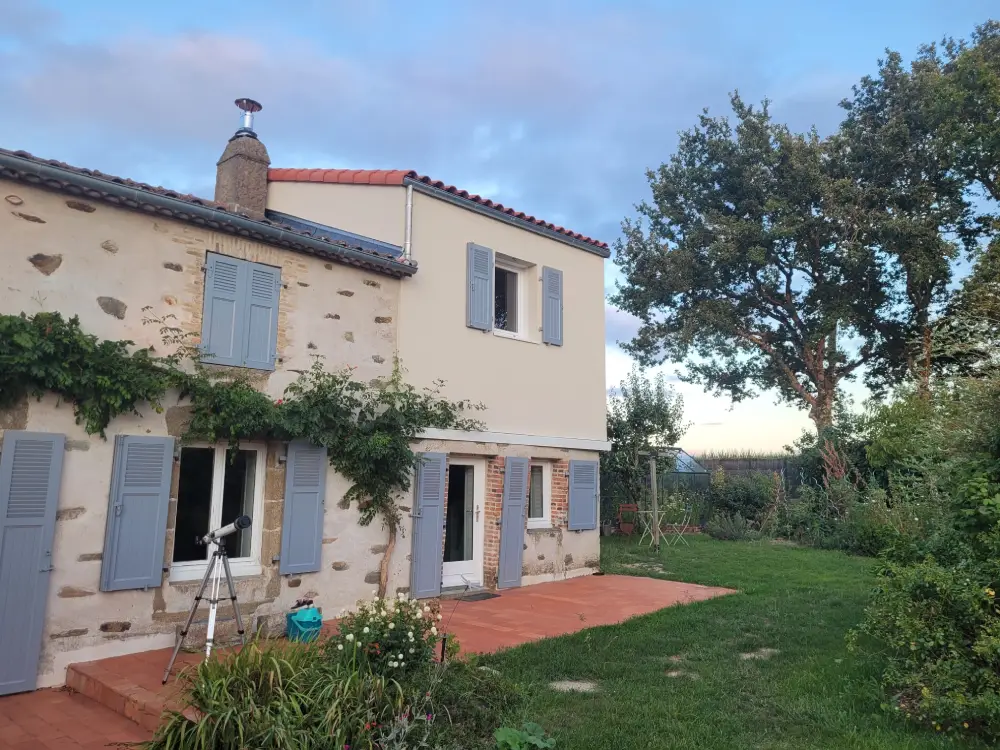 Surélévation en ossature bois d'une maison en pierres