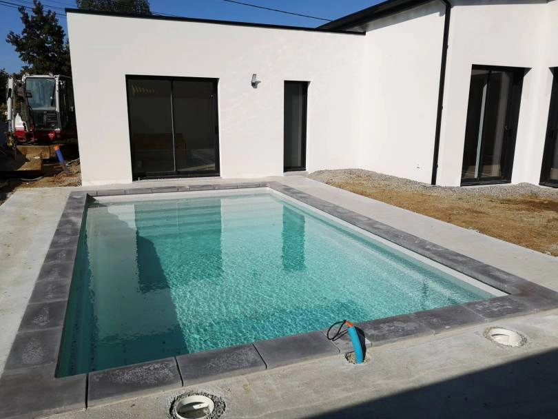 Construction d'une piscine enterrée avec coque