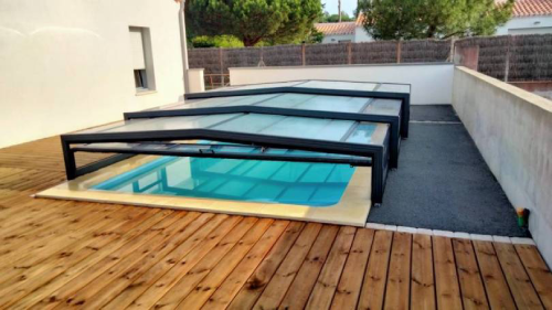 Piscine enterrée avec abri bas