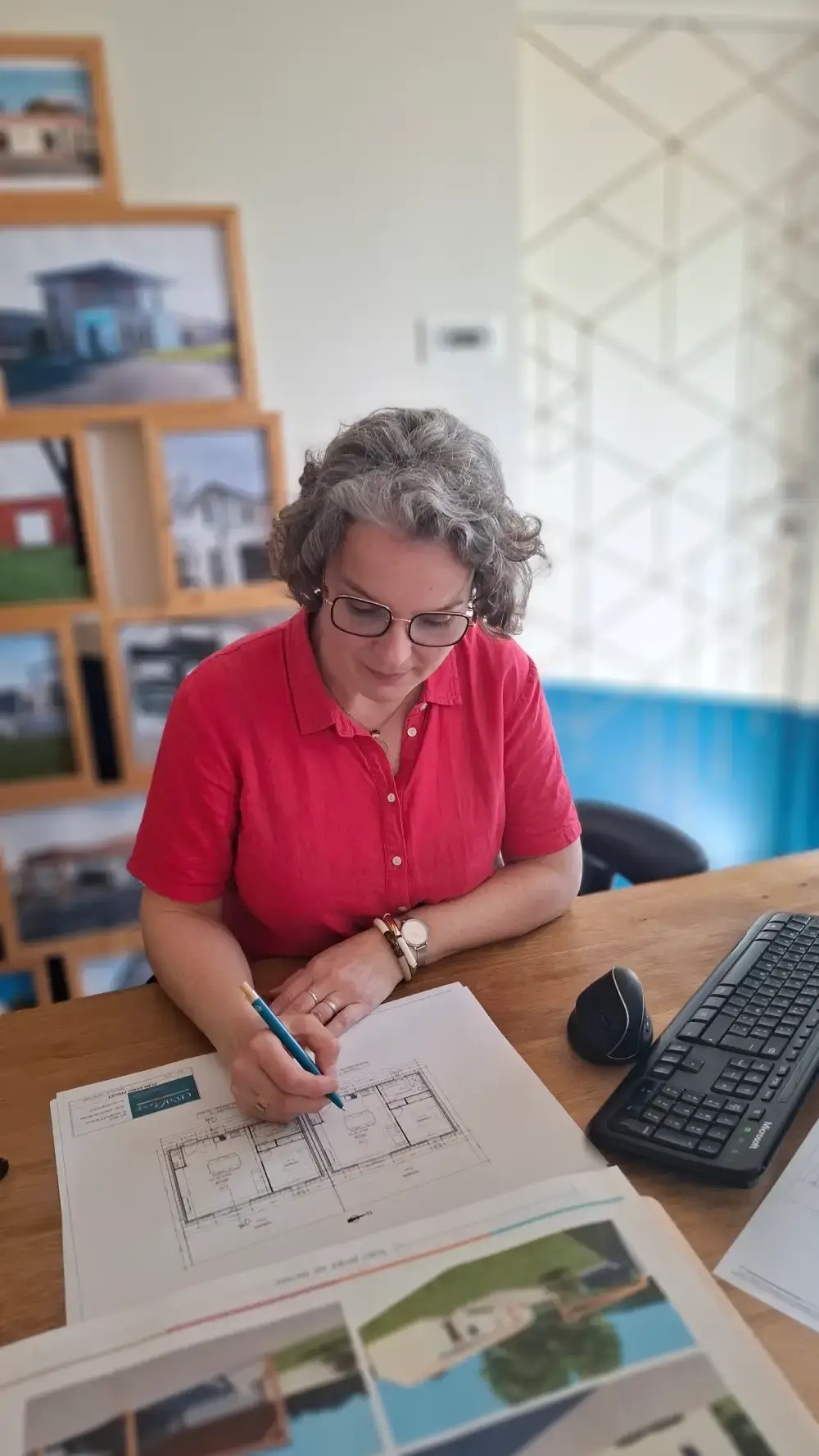 dessinatrice en batiment