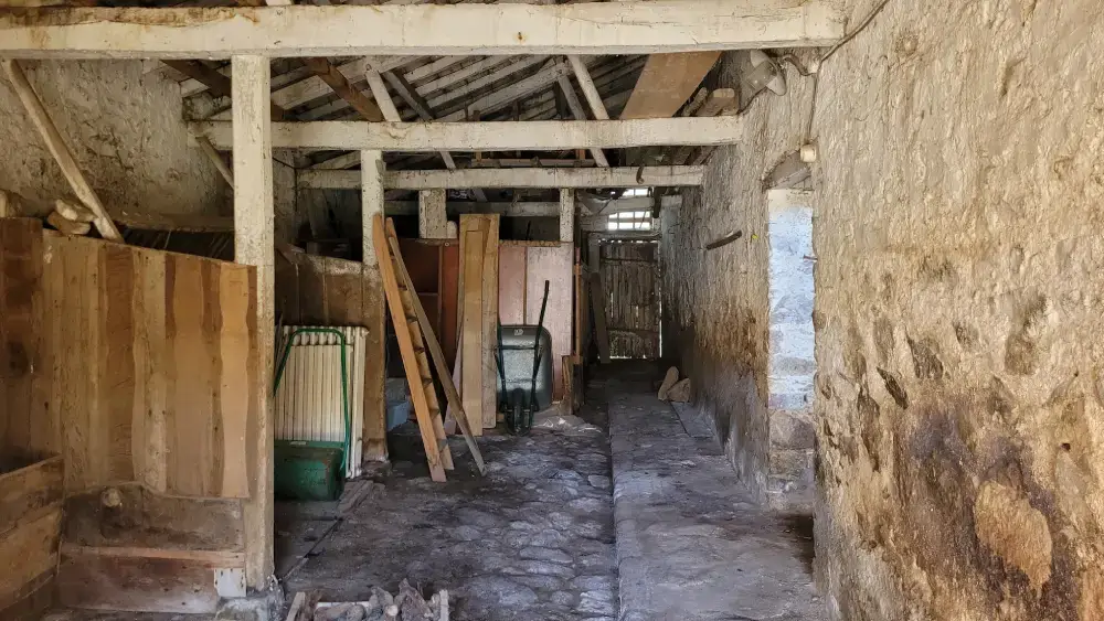 Intérieur grange à rénover