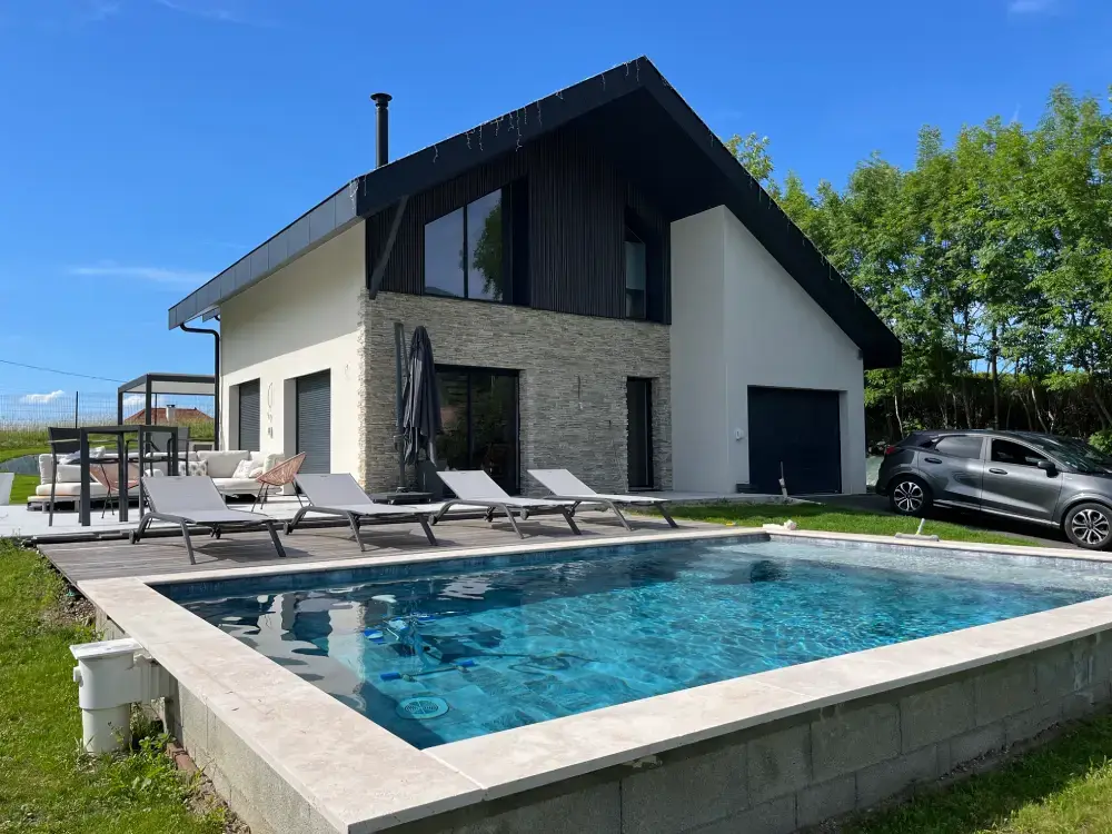 Maison contemporaine avec piscine